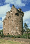 Claypotts Castle